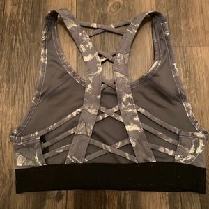 Victoria’s Secret PINK Ultimate unlined straps sports bra